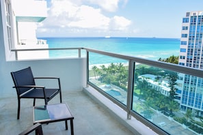 Deluxe Suite, 2 Bedrooms, 2 Bathrooms, Ocean View | 1 bedroom, in-room safe, blackout drapes, free cribs/infant beds