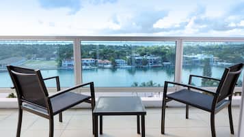 Premier Suite, 3 Bedrooms, 2 Bathrooms, Bay View | Balkoni