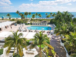 Outdoor pool - Seacoast Suites on Miami Beach (Miami Beach)