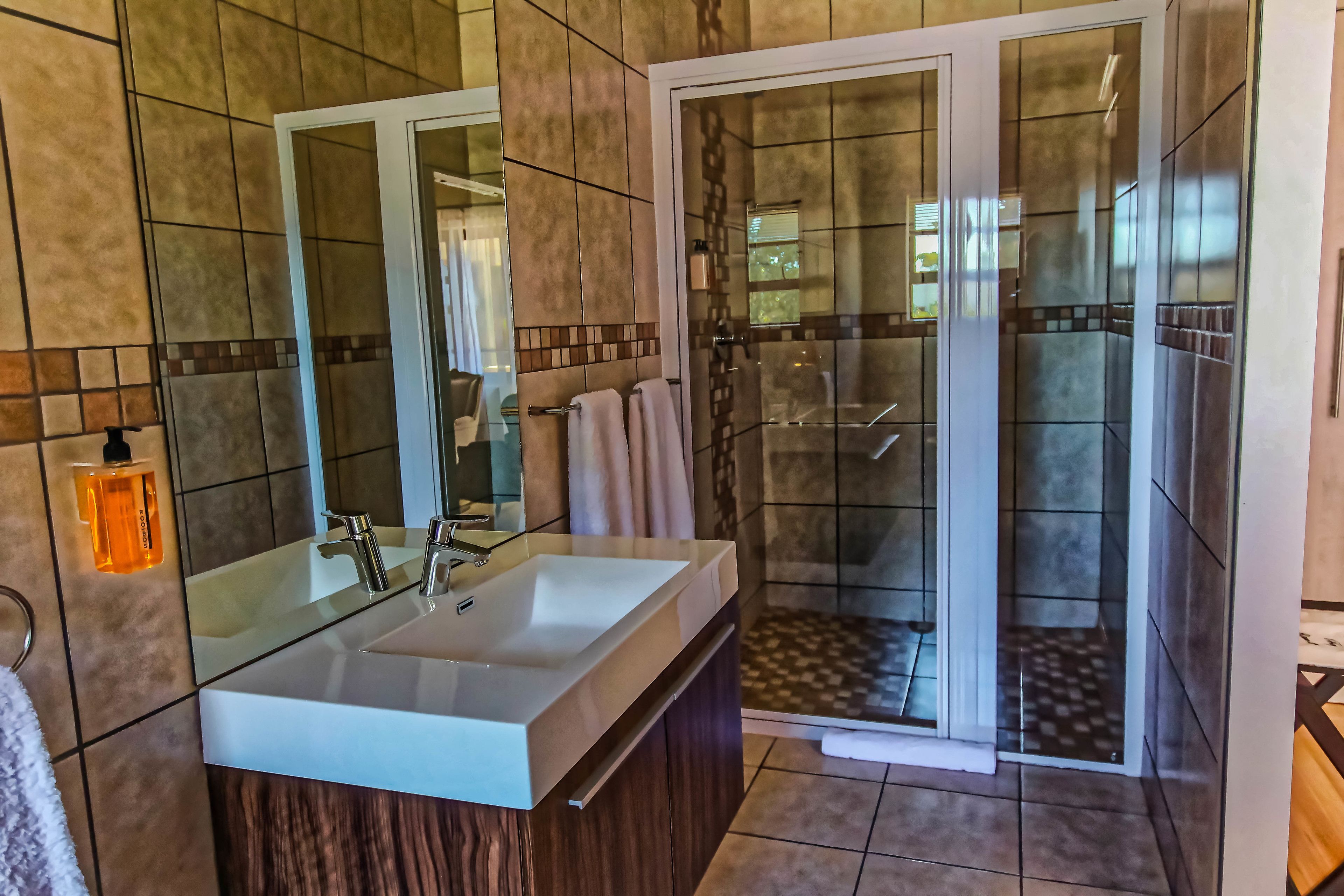 Luxury Double Room, Balcony | Bathroom | Hair dryer, towels