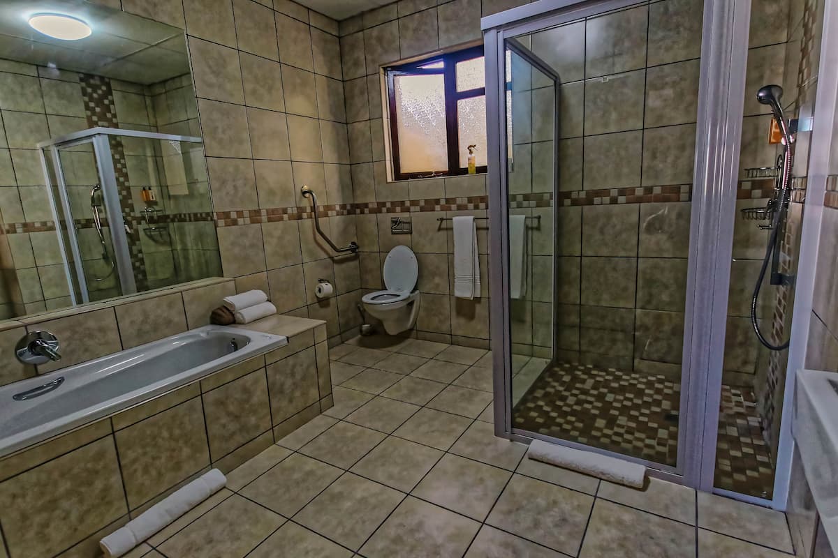 Chambre Familiale, cuisine | Salle de bain | SĂšche-cheveux, serviettes fournies