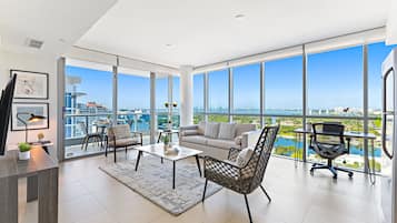 Executive Apartment, 1 Bedroom, Bay View, Corner | Living room | 50-inch Smart TV with digital channels, streaming services