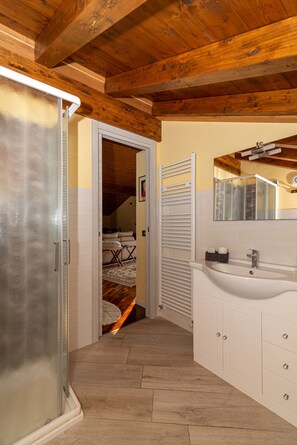Superior Room, Balcony, Lakeside | Free WiFi, bed sheets - B&B Casa Della Musica Lake View (Mandello del Lario)