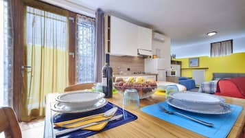 Estúdio família, cozinha, no piso térreo | Wi-Fi de cortesia, roupa de cama