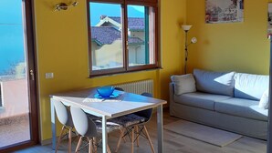 House, 2 Bedrooms, Terrace, Lake View Independent | Oppholdsområde
