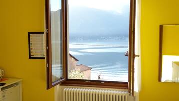 Panoramic-Doppelzimmer, 1 Doppelbett, Balkon, Seeseite | Kostenloses WLAN, Bettwäsche