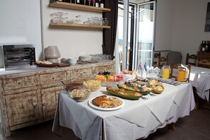 Daily local cuisine breakfast for a fee - Hotel Vatluna (Castiglione della Pescaia)