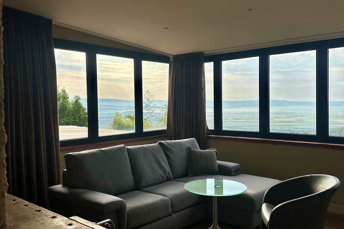 panoramic room, 1 king bed with sofa bed, non smoking, valley view | living area | 40-inch led tv with satellite channels, tv