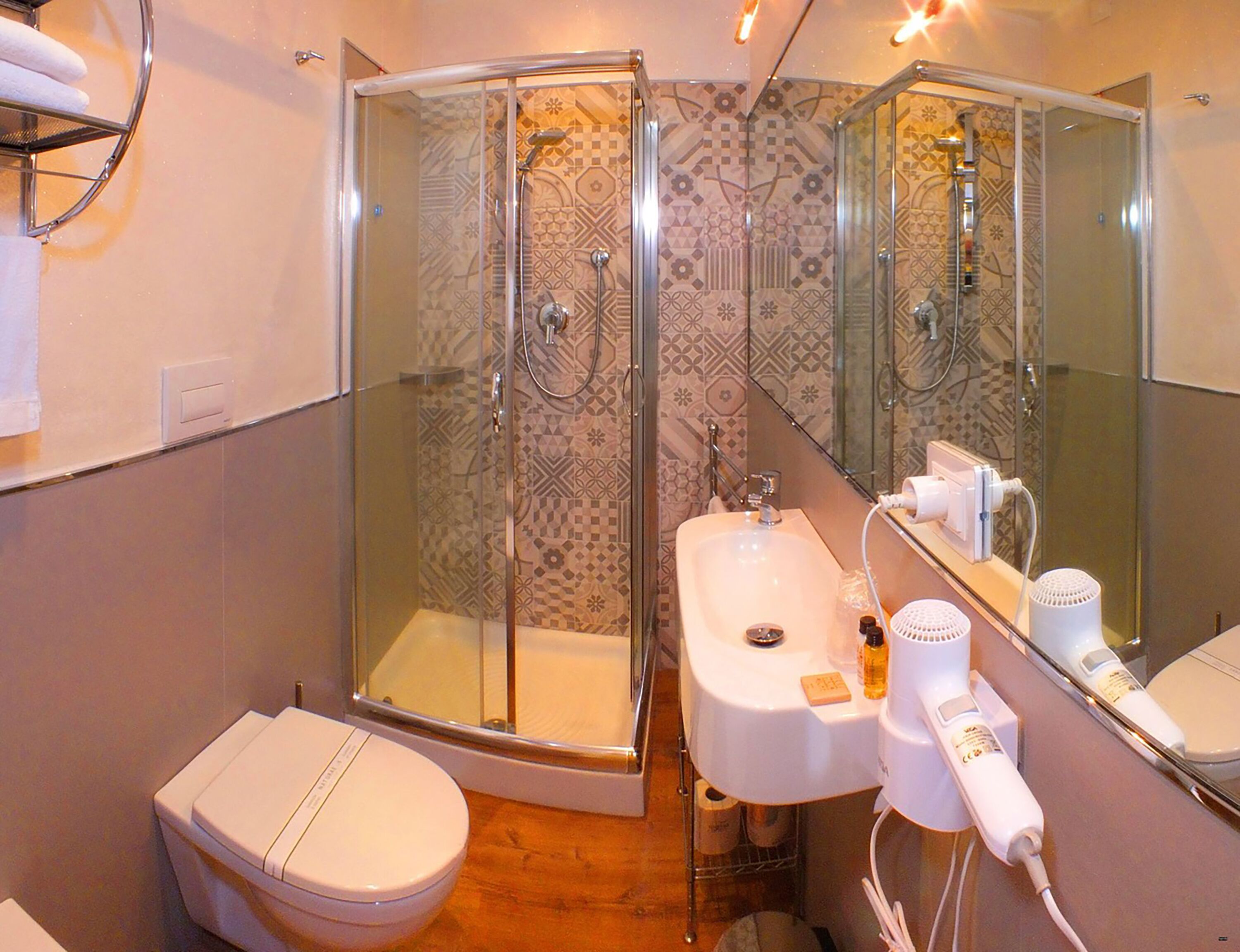 comfort double room, 1 king bed, non smoking, valley view (piano alto) | bathroom | shower, free toiletries, hair dryer, slippers