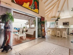 Villa Premium, 5 chambres, piscine privée, vue mer | Aire de séjour | Téléviseur à écran plat