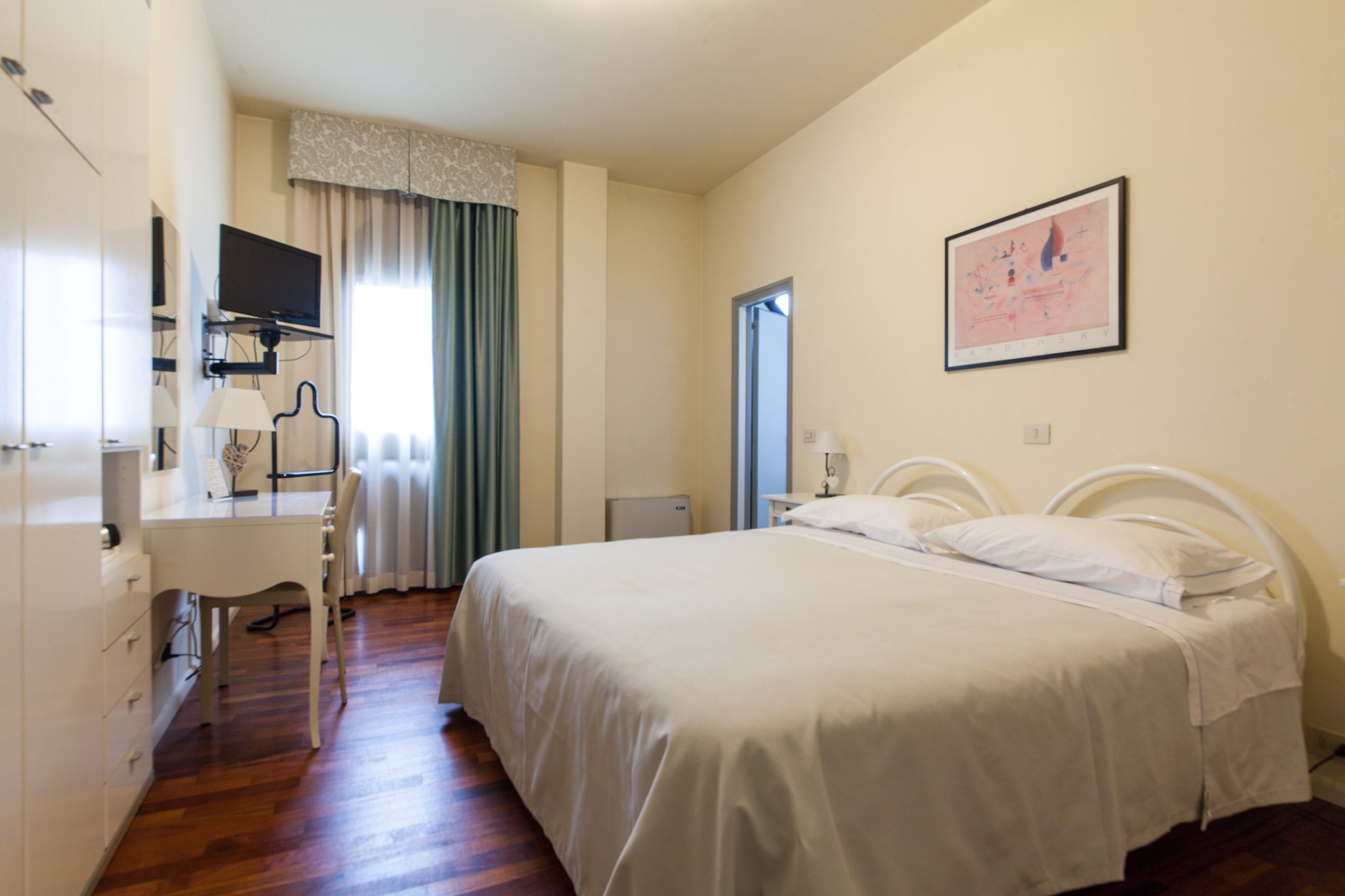 Double Room | Down duvets, in-room safe, desk, blackout curtains