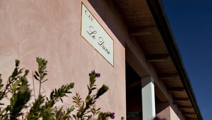 A building with a sign reading "CAN Le Domaine". - Le Dune (Follonica)