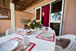 Comfort appartement, 2 slaapkamers, keuken, uitzicht op het strand | Terras