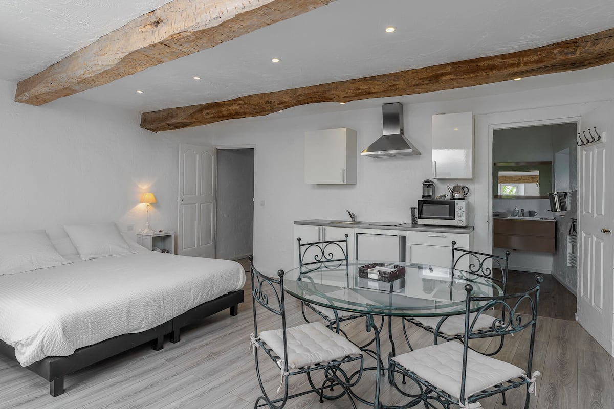 Premium Suite (Street View)