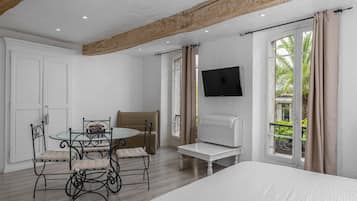 特級套房 (Street View) | 高級寢具、Select Comfort 床墊、獨特裝修、手提電腦工作空間