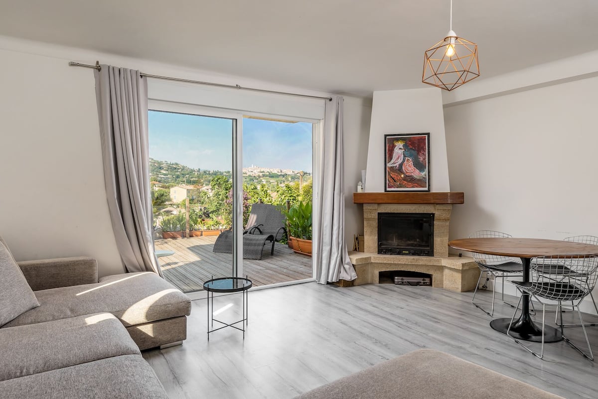Deluxe Apartment, Multiple Beds, Terrace | Living area