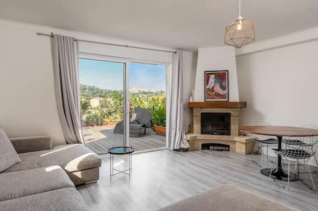 Deluxe Apartment, Multiple Beds, Terrace | Living area. Maison Carles BnB