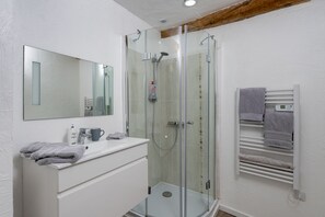 Comfort Studio, 1 Bedroom | Bathroom - Maison Carles BnB (La Colle-sur-Loup)