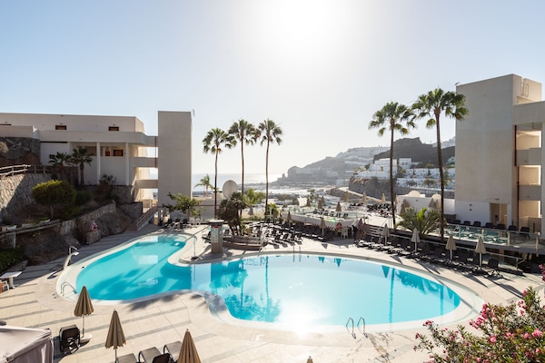 Outdoor pool, open 10:00 AM to 7:00 PM, pool umbrellas, sun loungers