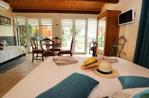 Chambre Quadruple, salle de bains attenante, vue jardin (Family room)