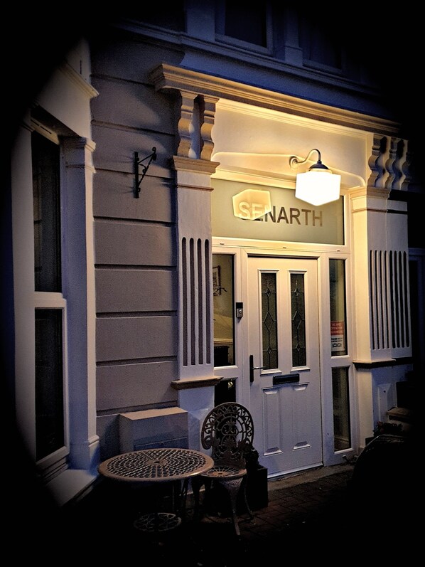 Exterior - The Senarth (Llandudno)