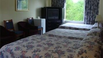 Room, 1 Queen Bed | Desk, iron/ironing board, rollaway beds, free WiFi