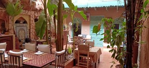 Breakfast, lunch, dinner served; local and international cuisine  - Dar M'chicha (Marrakech)