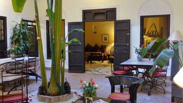 Lobby lounge
