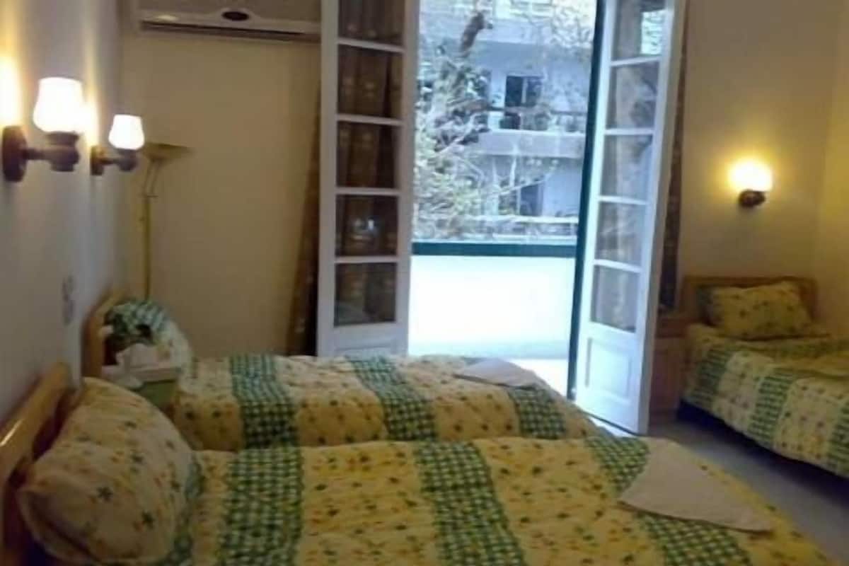 Tripla Deluxe, 3 letti singoli, vista giardino, lato giardino | Minibar, una cassaforte in camera, una scrivania