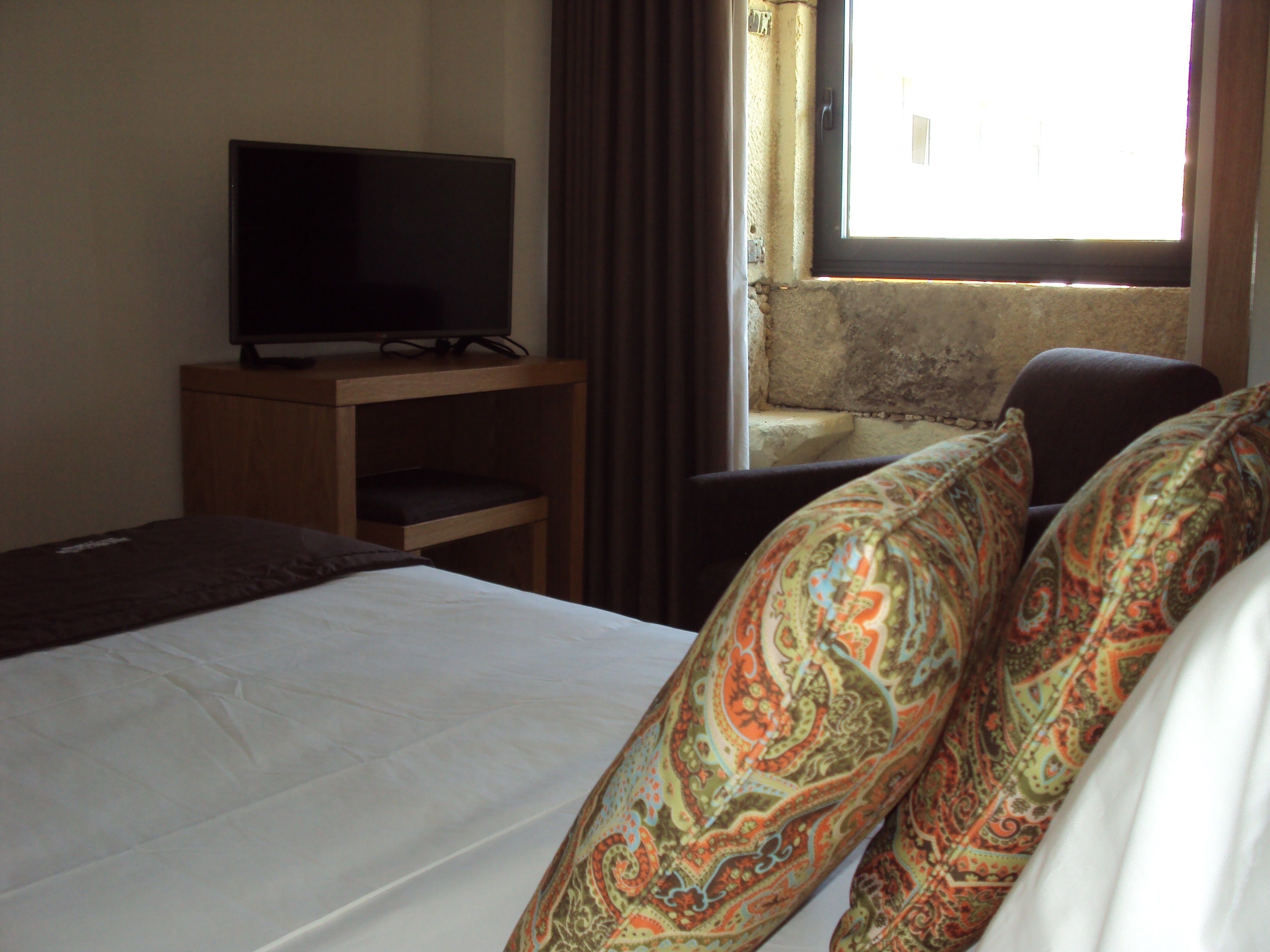 1 bedroom, blackout curtains, soundproofing, free wifi