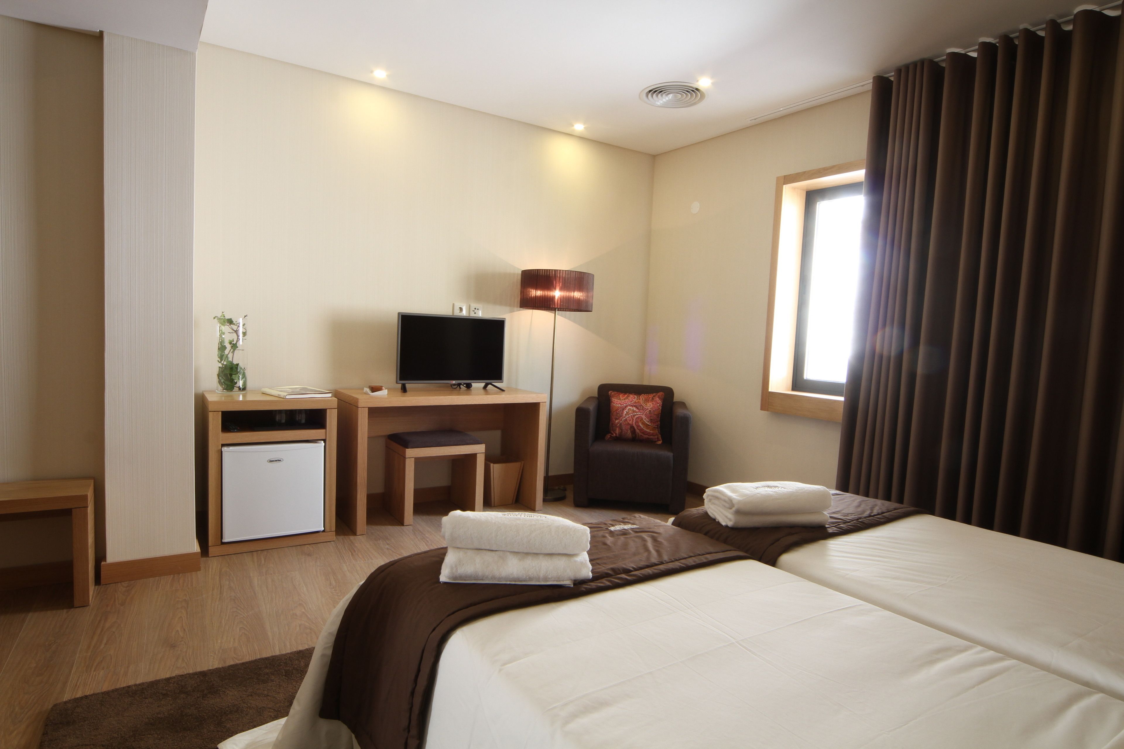 1 bedroom, blackout curtains, soundproofing, free wifi