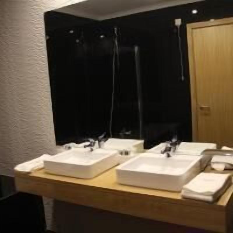 deep-soaking bathtub, free toiletries, hair dryer, towels