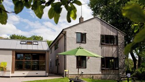 A two-story building with a stone facade and a flat roof. - YHA Malham - Hostel (Skipton)