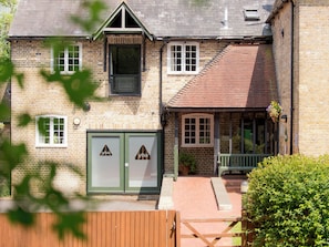 Front of property - YHA Medway - Hostel (Gillingham)