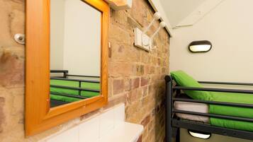 واي فاي مجانًا وملاءات أسرّة