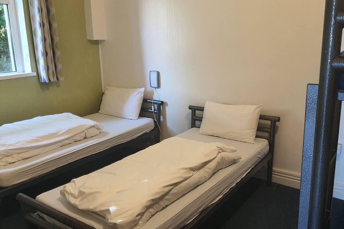 Room, 4 Bedrooms (4 Bed Private) | Bed sheets