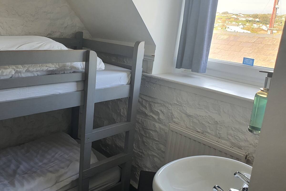 Room (2 Bed Private) | Bed sheets
