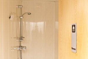 Douche, savon, papier toilette