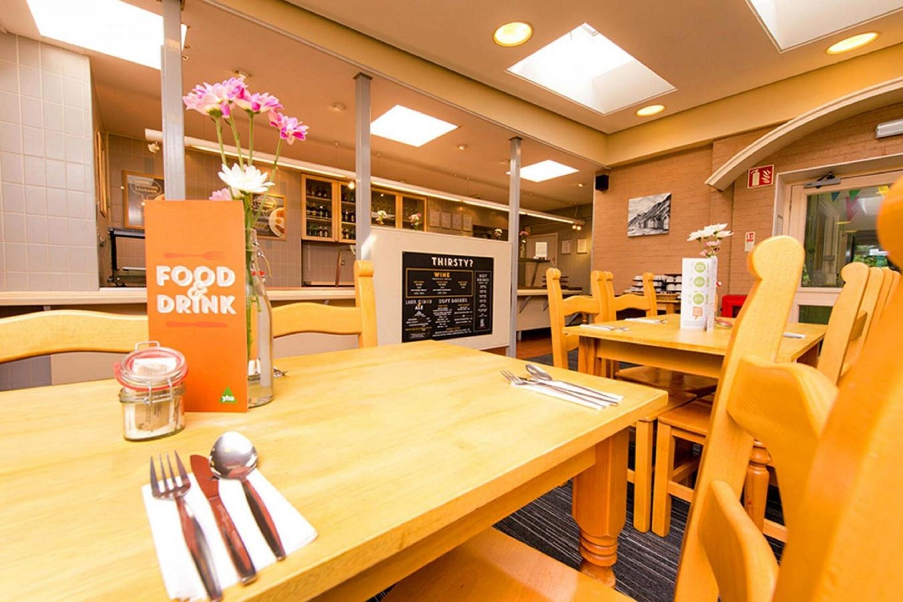 Petit déjeuner continental (9.95 GBP par personne)