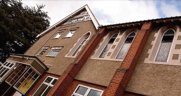 Fachada de la propiedad