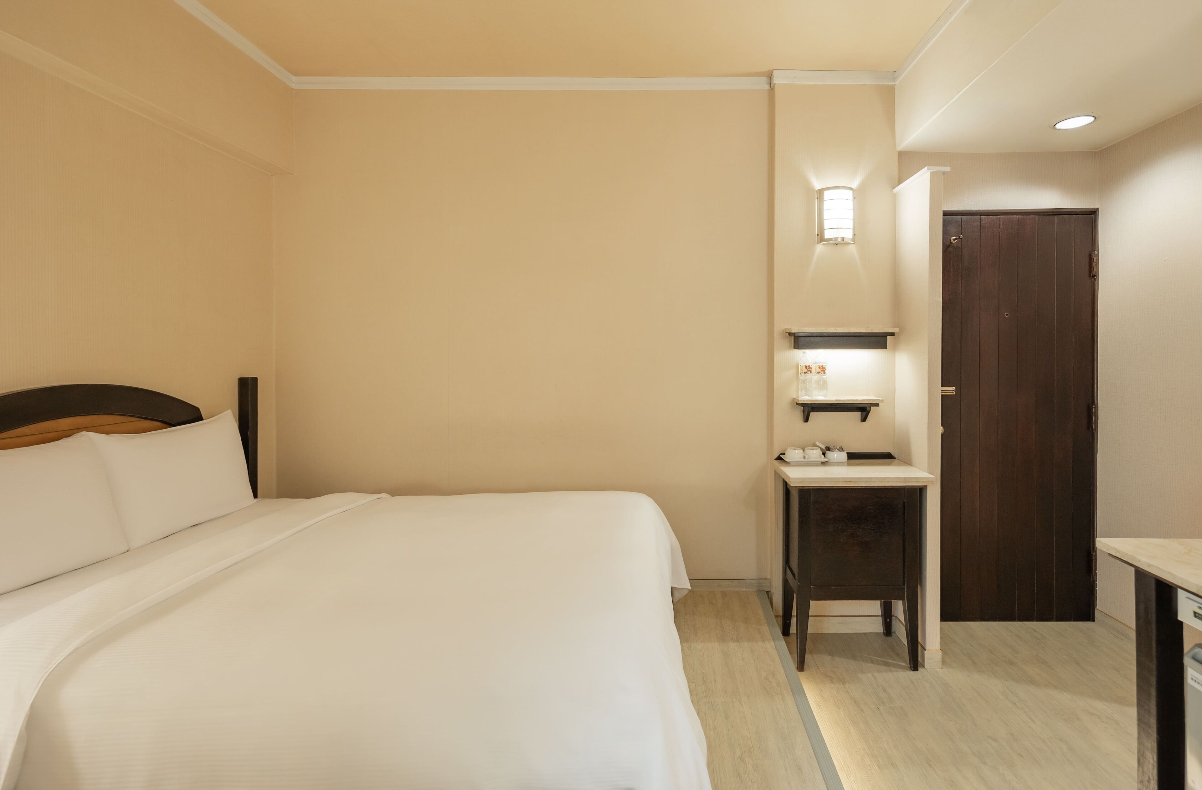 business double room | living area | 32-inch led tv with cable channels, tv