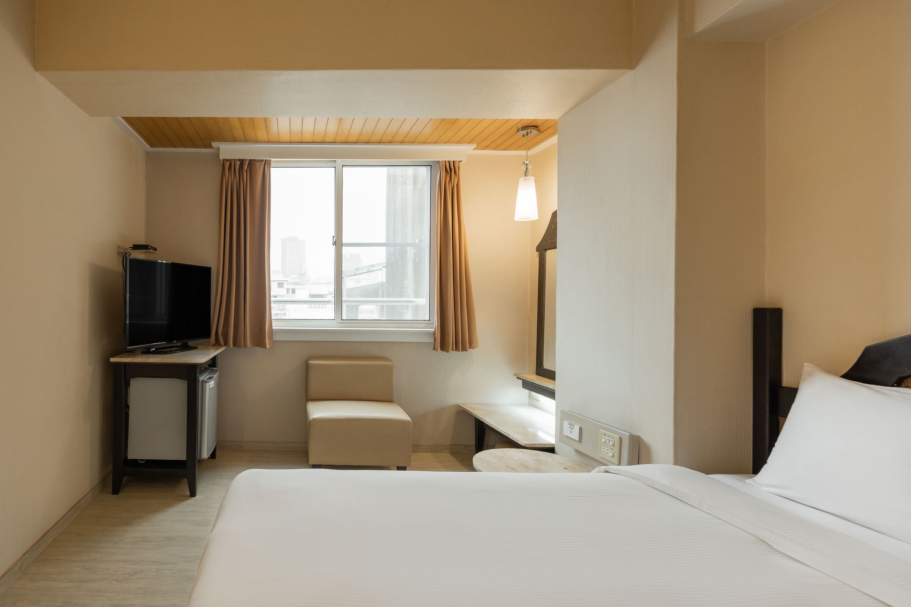 standard double room | desk, soundproofing, iron/ironing board, free wired internet