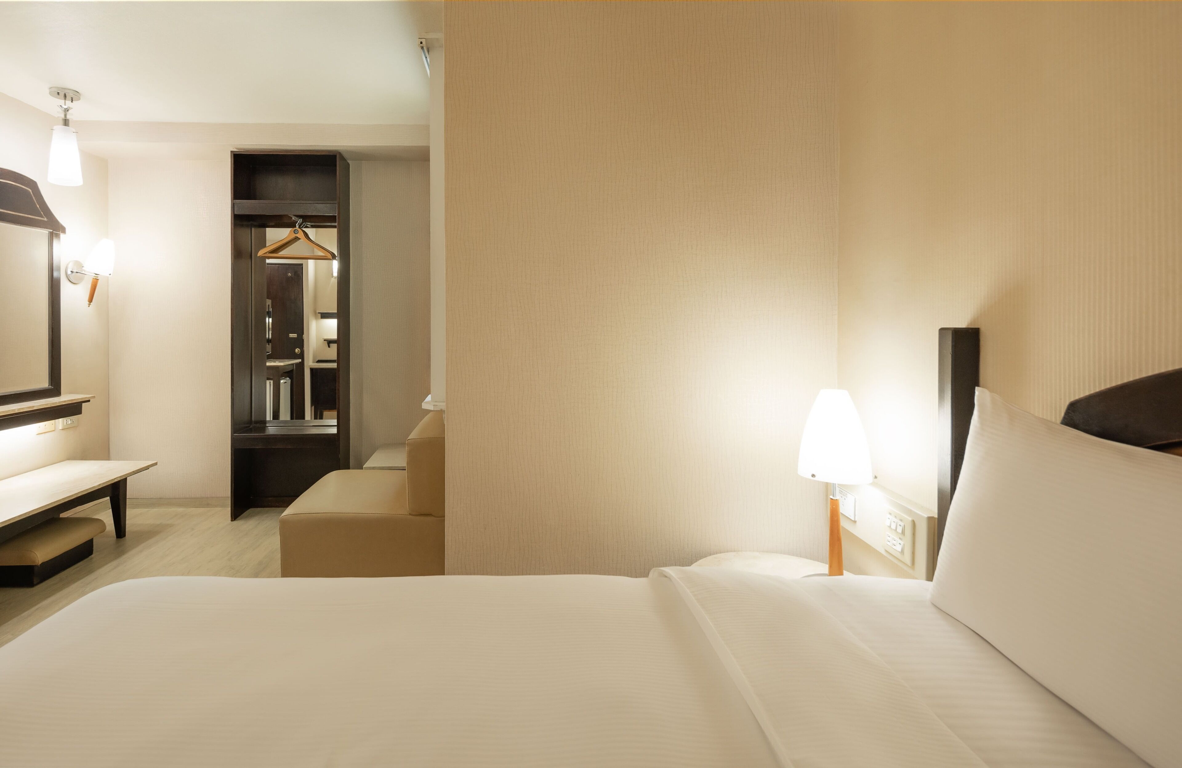 business double room | desk, soundproofing, iron/ironing board, free wired internet