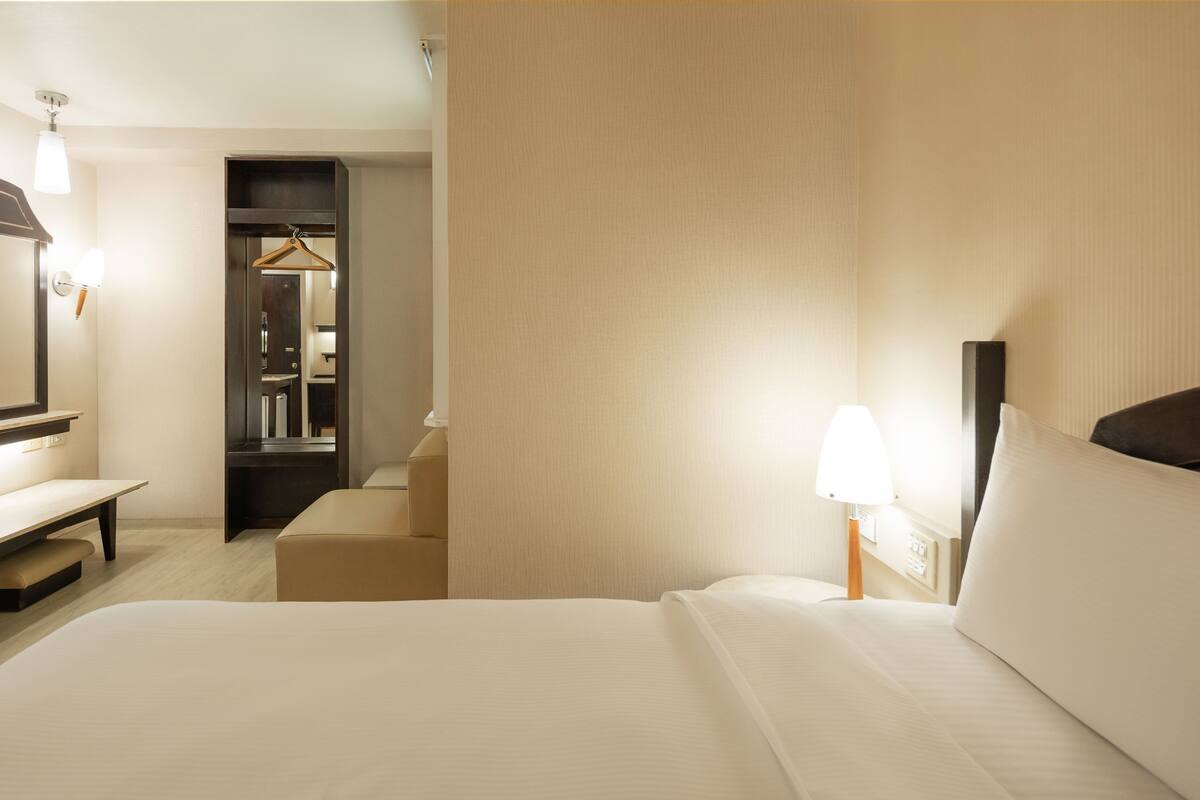 business double room | desk, soundproofing, iron/ironing board, free wired internet