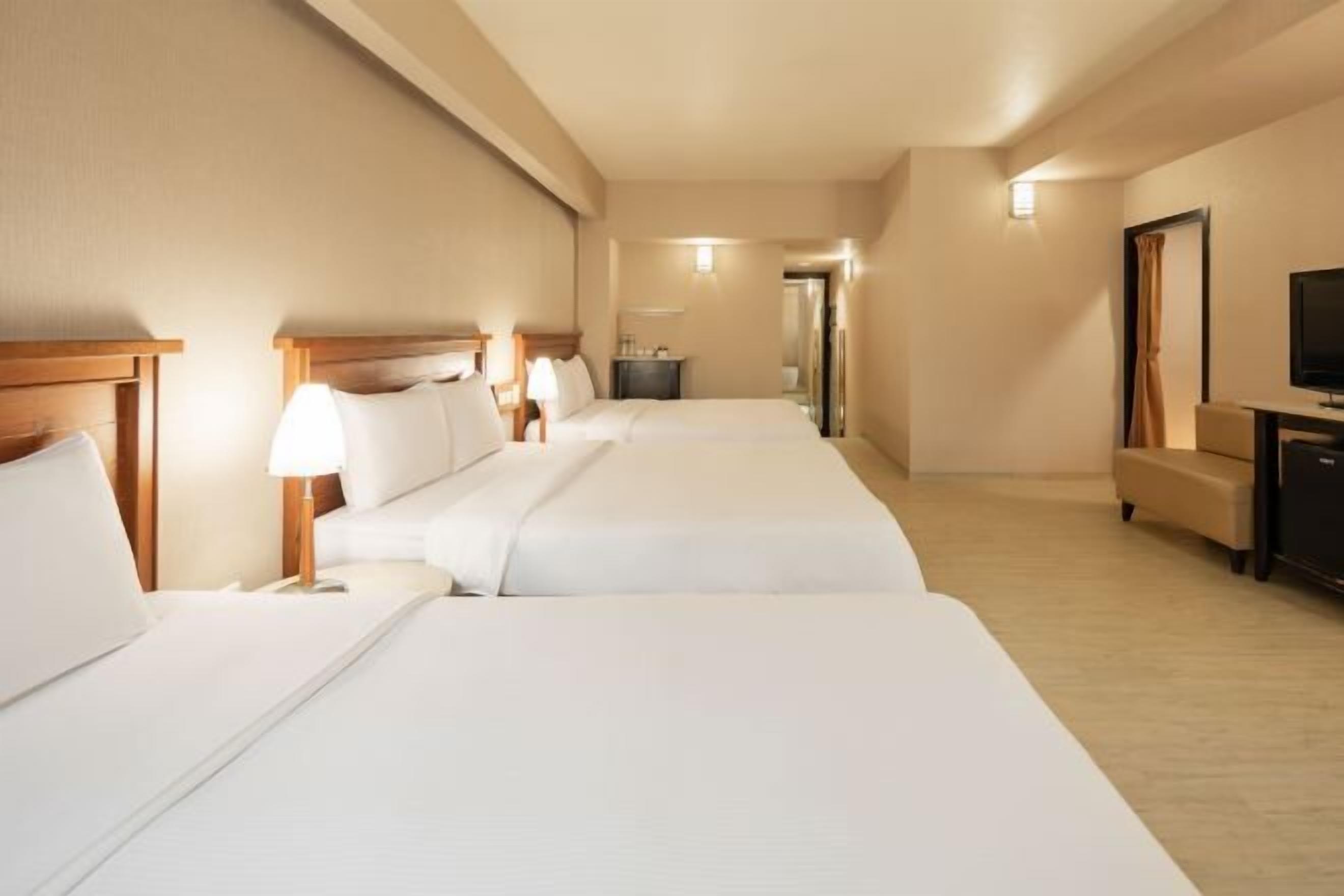 Schreibtisch, schallisolierte Zimmer, Bügeleisen/Bügelbrett