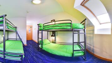 Kamer, en-suite badkamer (5 Bed Private including Double Bed) | Individueel gedecoreerd, individueel gemeubileerd, beddengoed