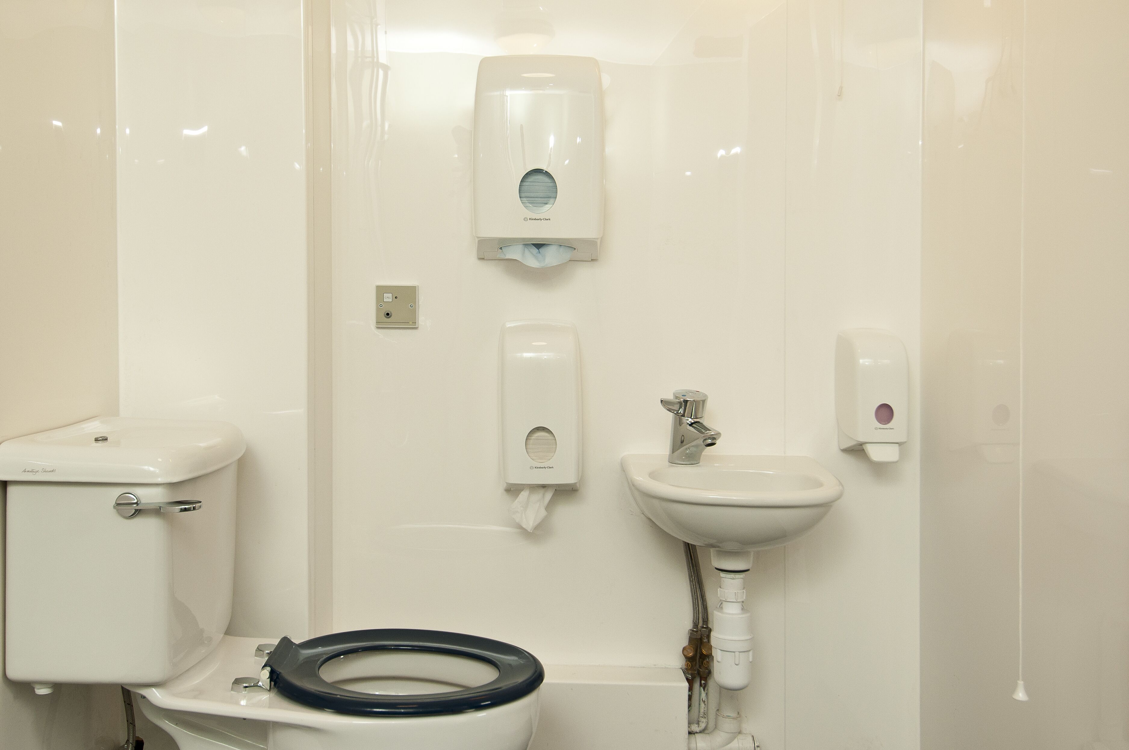 A bathroom with a toilet, bidet, and sink.