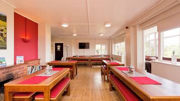 Daily full breakfast (GBP 10.95 per person)