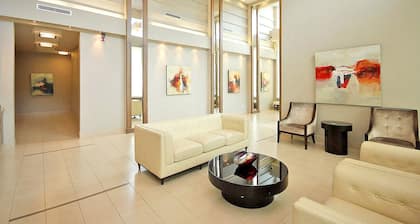 WhiteHall Suites - Mississauga