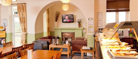 Dagelijks ontbijtbuffet (GBP 6.75 per persoon)